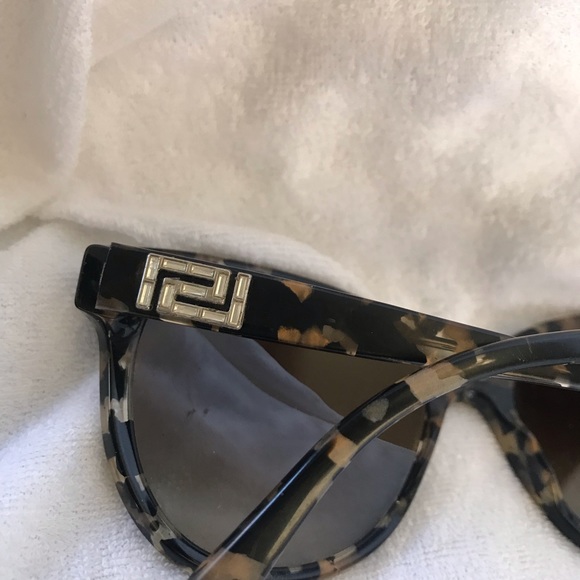 Versace Sunglasses 4246-B - Picture 8 of 8